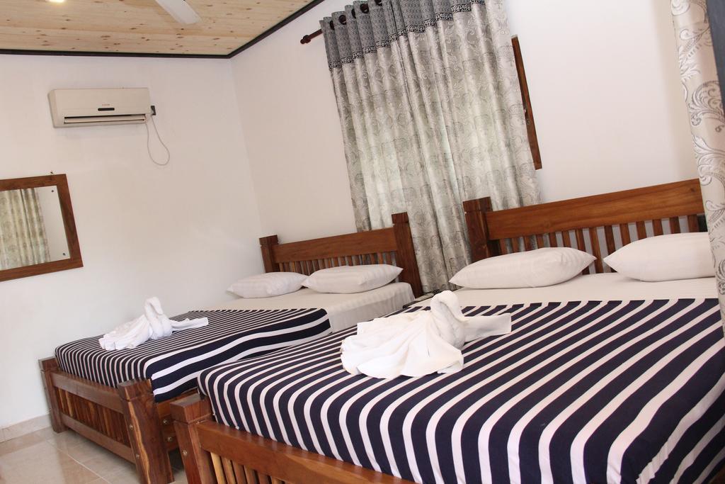 Eco Hotel Black & White - Anuradhapura Михинтейл Екстериор снимка