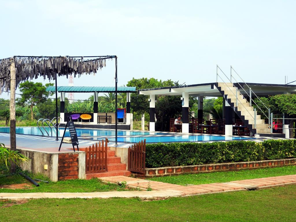 Eco Hotel Black & White - Anuradhapura Михинтейл Екстериор снимка