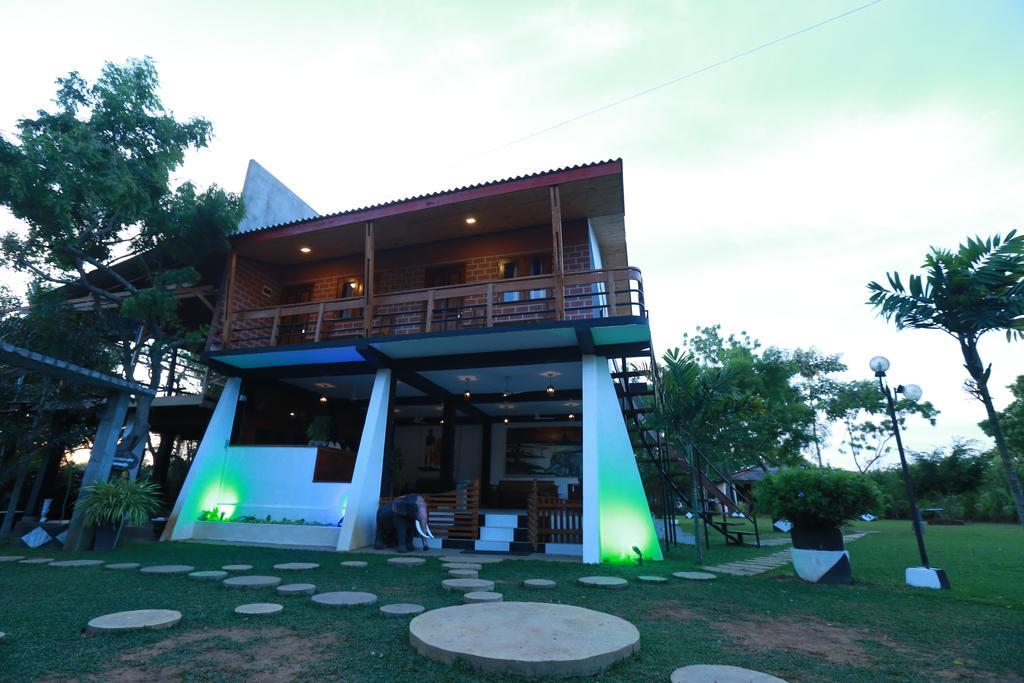 Eco Hotel Black & White - Anuradhapura Михинтейл Екстериор снимка