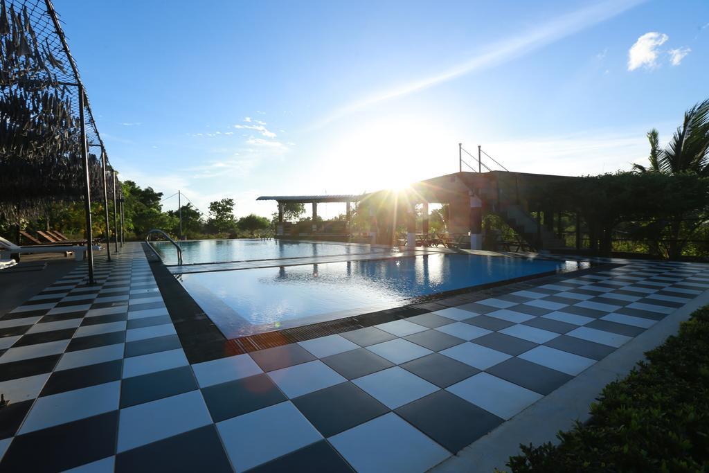 Eco Hotel Black & White - Anuradhapura Михинтейл Екстериор снимка