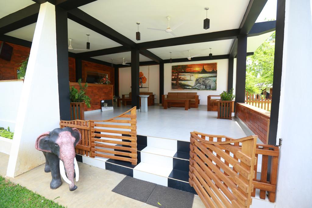 Eco Hotel Black & White - Anuradhapura Михинтейл Екстериор снимка