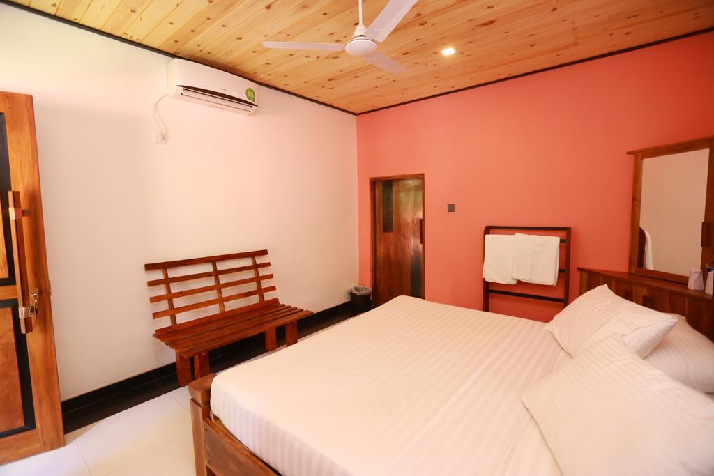 Eco Hotel Black & White - Anuradhapura Михинтейл Екстериор снимка