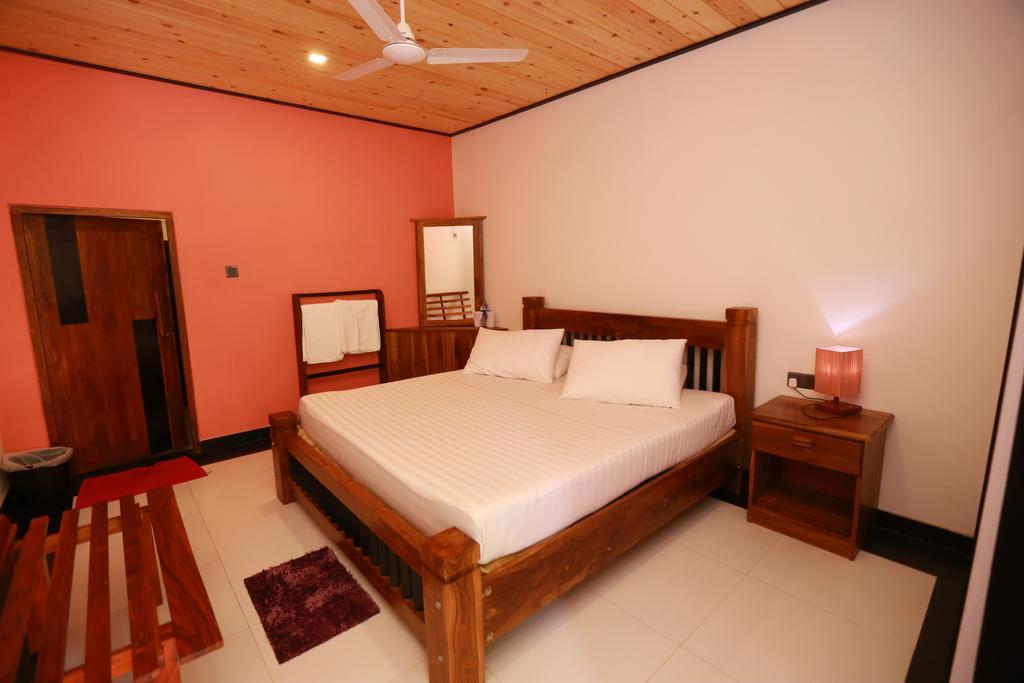 Eco Hotel Black & White - Anuradhapura Михинтейл Екстериор снимка