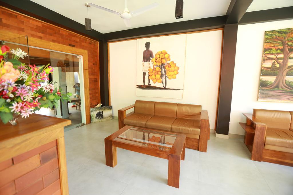 Eco Hotel Black & White - Anuradhapura Михинтейл Екстериор снимка