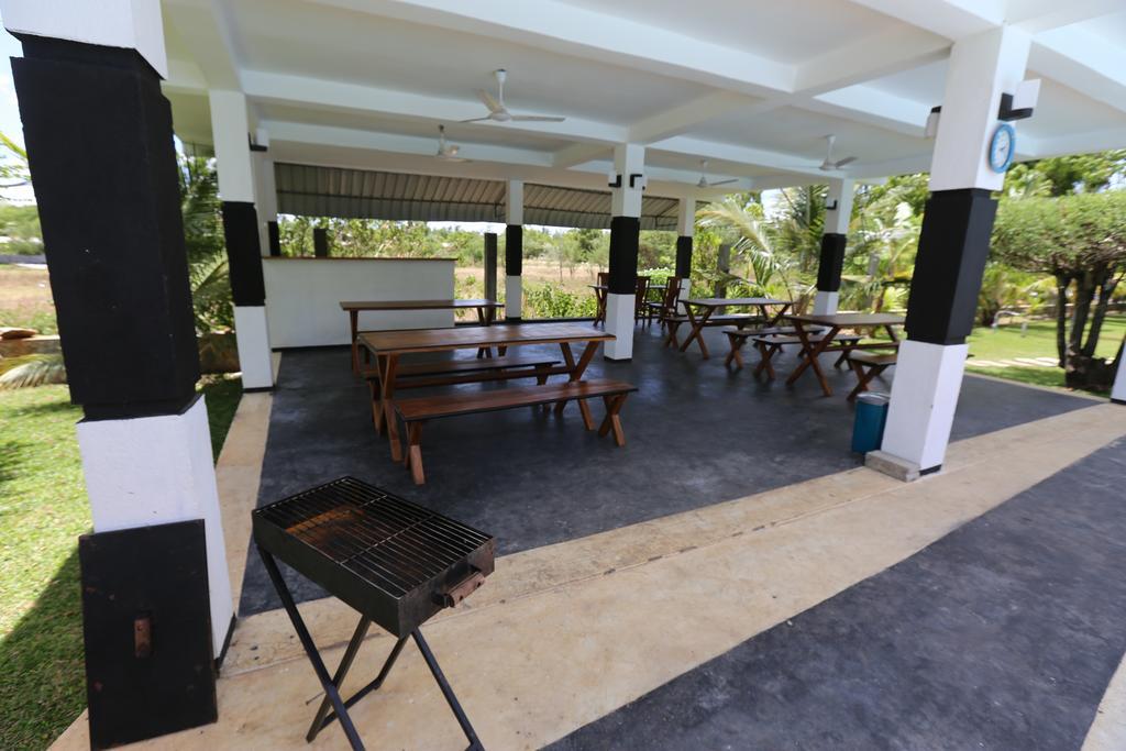 Eco Hotel Black & White - Anuradhapura Михинтейл Екстериор снимка