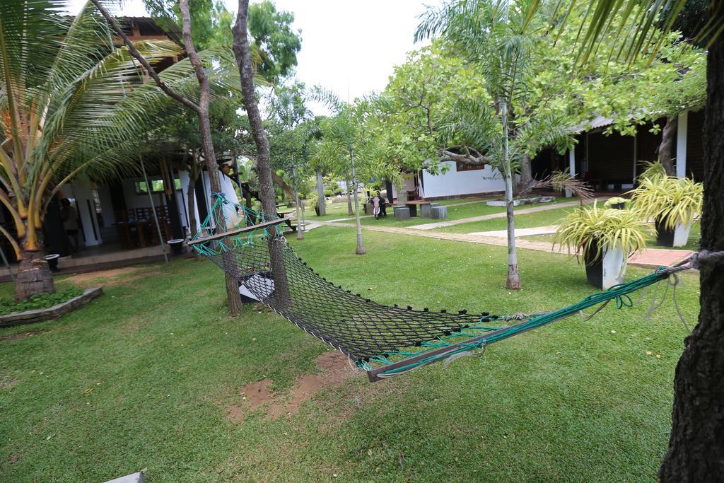 Eco Hotel Black & White - Anuradhapura Михинтейл Екстериор снимка
