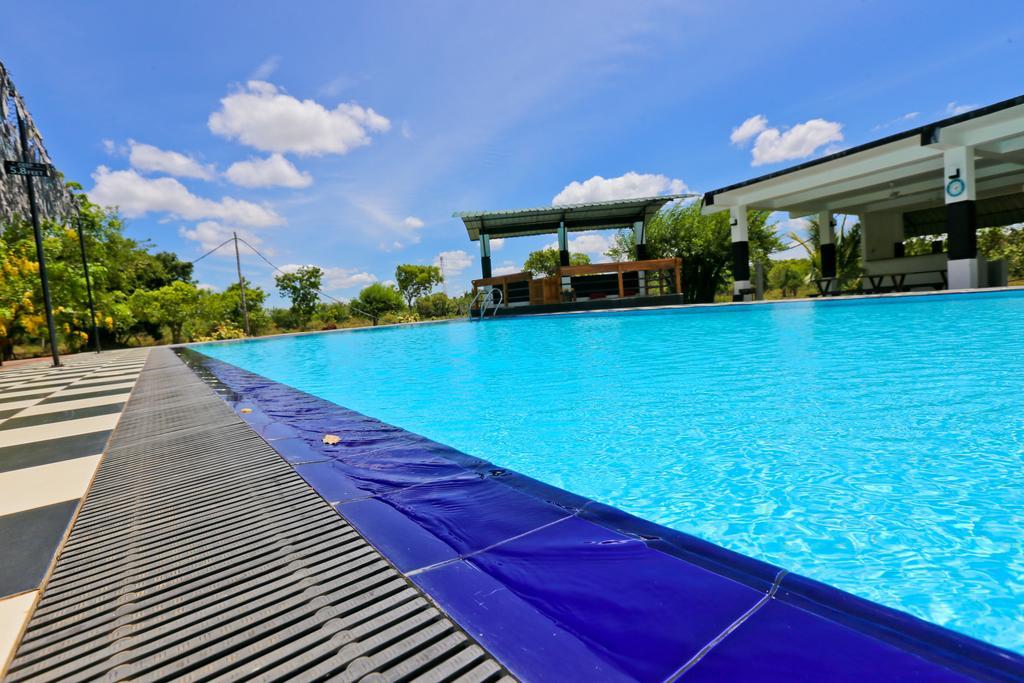 Eco Hotel Black & White - Anuradhapura Михинтейл Екстериор снимка