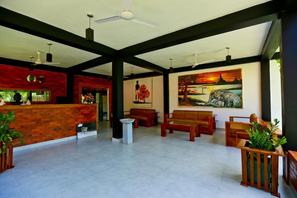 Eco Hotel Black & White - Anuradhapura Михинтейл Екстериор снимка