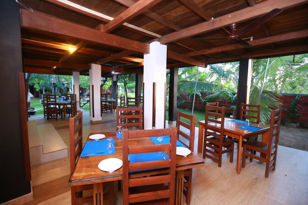 Eco Hotel Black & White - Anuradhapura Михинтейл Екстериор снимка