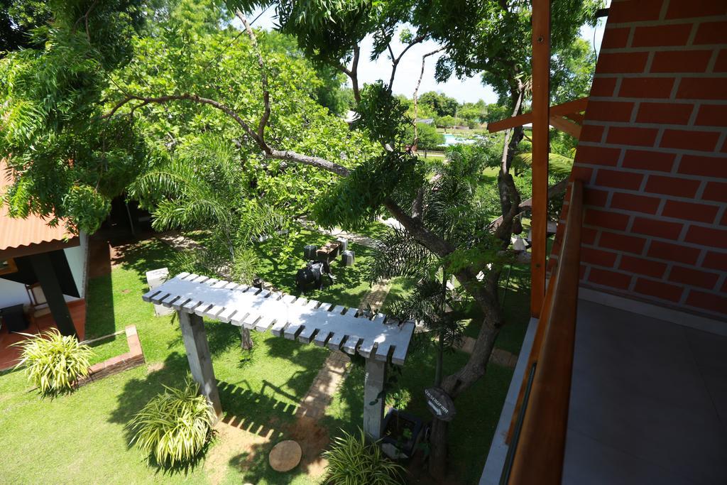 Eco Hotel Black & White - Anuradhapura Михинтейл Екстериор снимка