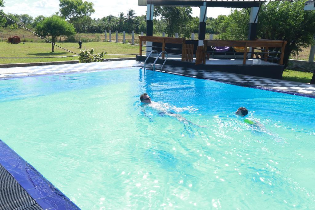 Eco Hotel Black & White - Anuradhapura Михинтейл Екстериор снимка