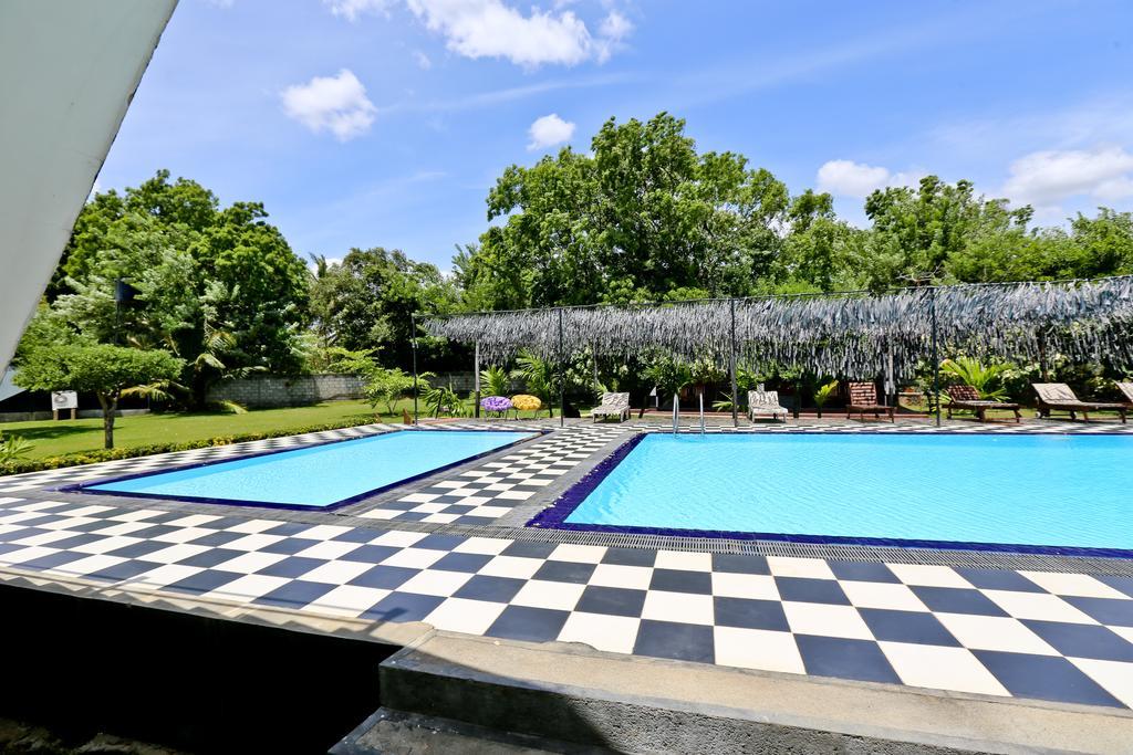 Eco Hotel Black & White - Anuradhapura Михинтейл Екстериор снимка