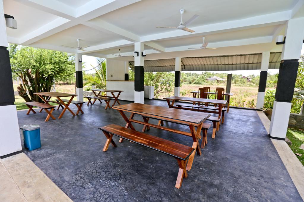 Eco Hotel Black & White - Anuradhapura Михинтейл Екстериор снимка