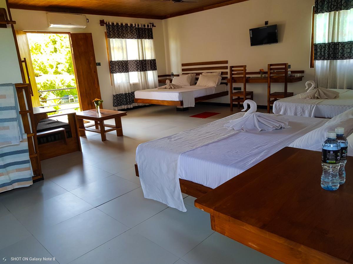 Eco Hotel Black & White - Anuradhapura Михинтейл Екстериор снимка