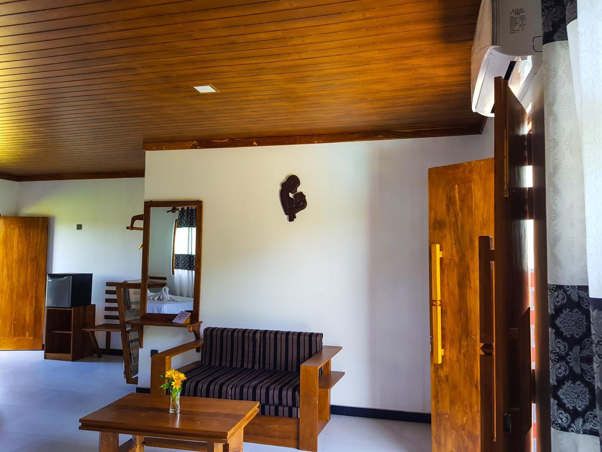 Eco Hotel Black & White - Anuradhapura Михинтейл Екстериор снимка