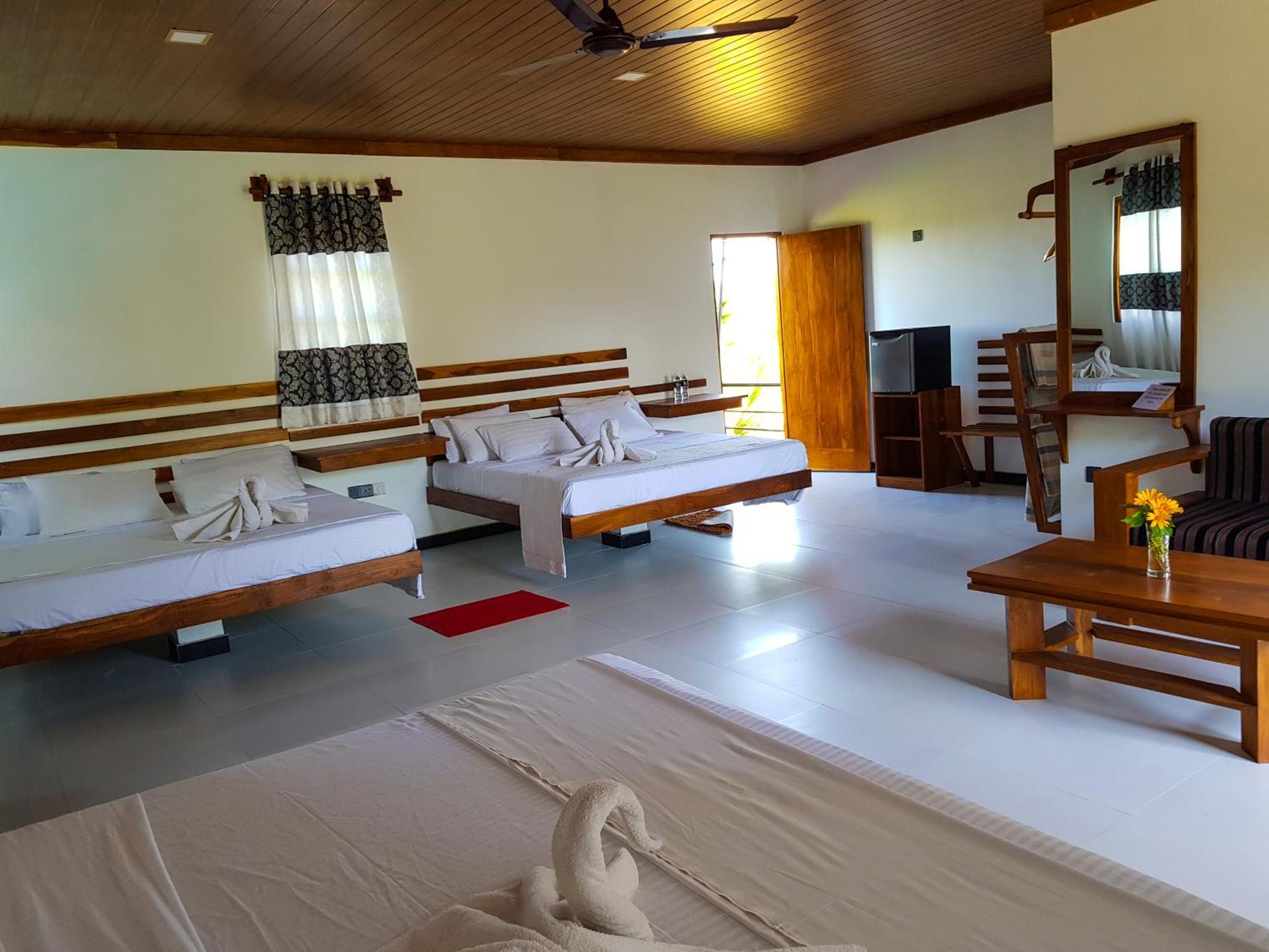 Eco Hotel Black & White - Anuradhapura Михинтейл Екстериор снимка