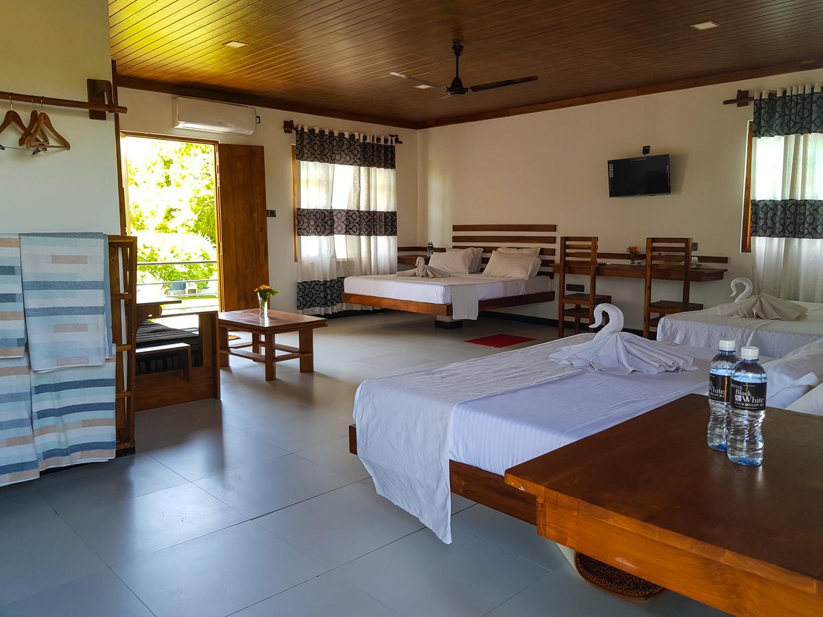 Eco Hotel Black & White - Anuradhapura Михинтейл Екстериор снимка